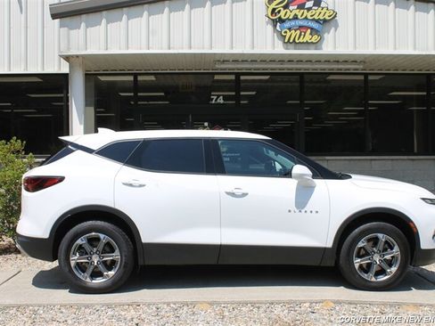 Used 2023 Chevrolet Blazer LT AWD/4WD image 4