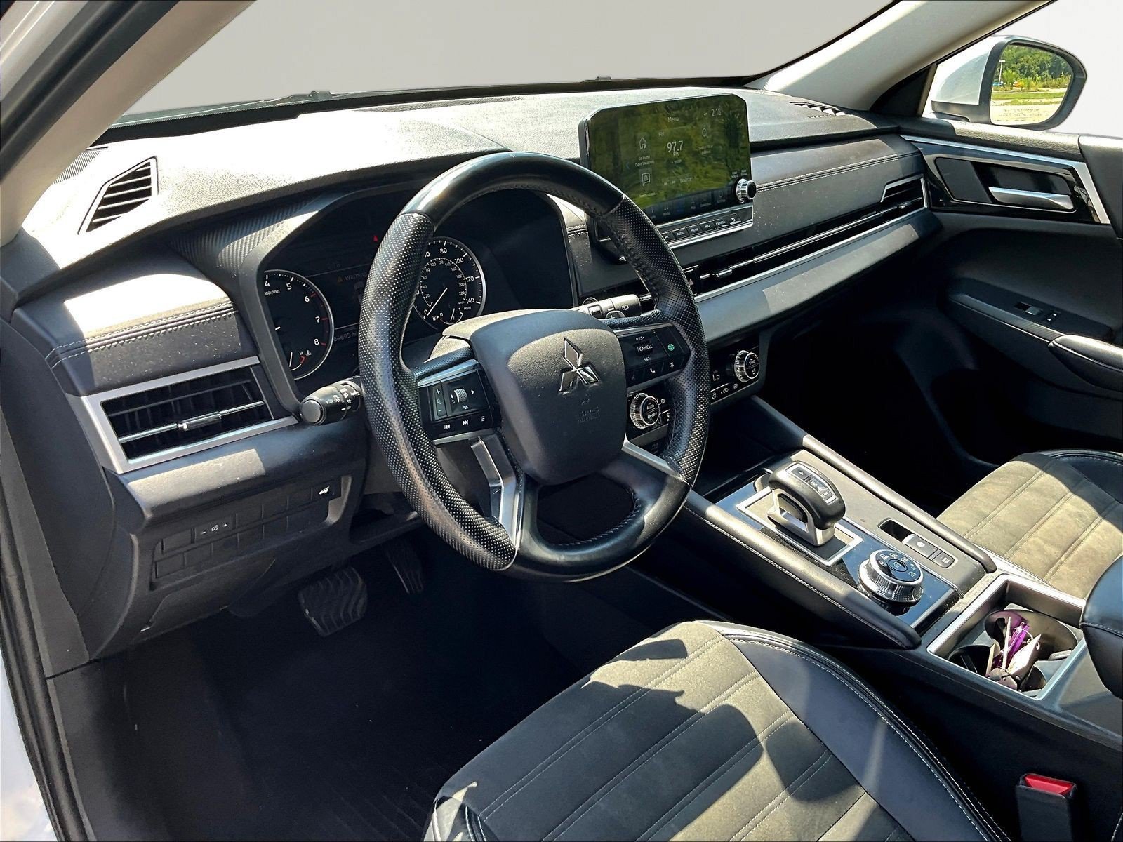 Used 2024 Mitsubishi Outlander SE AWD/4WD image 17