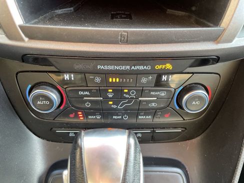 Used 2019 Ford Transit Connect XLT w/ XLT Premium Package image 24