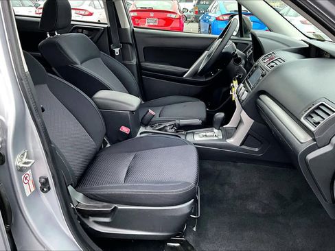 Used 2016 Subaru Forester 2.5i w/ Alloy Wheel Package image 8