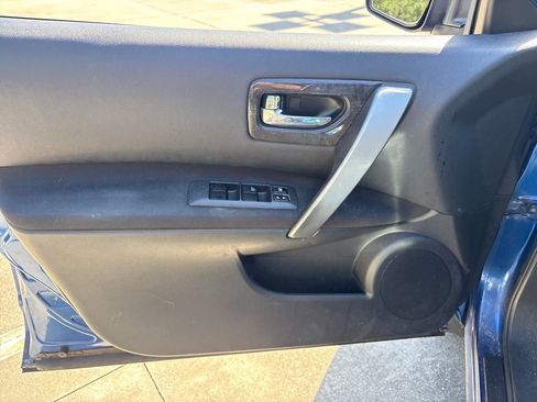 Used 2009 Nissan Rogue SL w/ Premium Pkg image 12