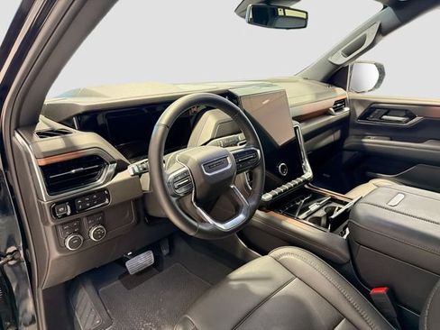 Used 2025 GMC Yukon XL Denali image 9