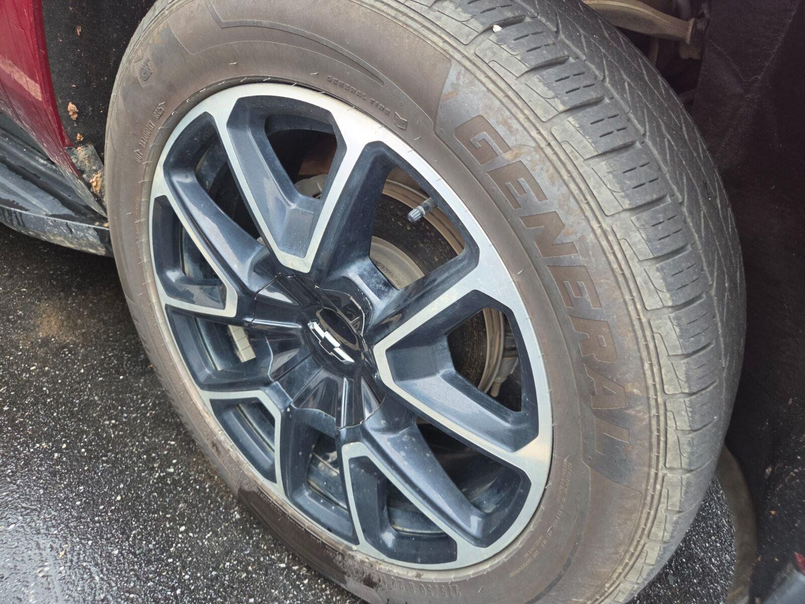 Used 2023 Chevrolet Suburban RST AWD/4WD image 4