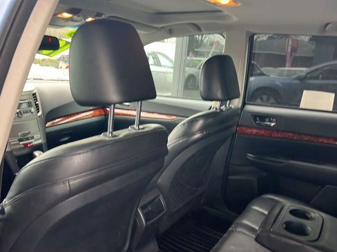 Used 2010 Subaru Outback 2.5i Limited image 32