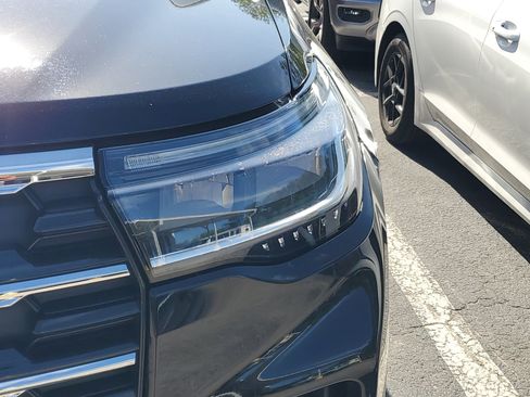 Used 2025 Ford Explorer Active image 9