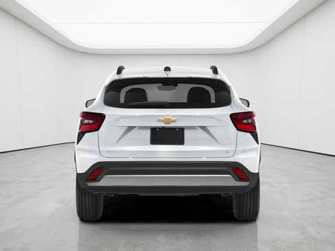 Used 2025 Chevrolet Trax LT FWD image 54