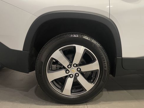 Used 2020 Chevrolet Traverse LT w/ LT Premium Package AWD/4WD image 9