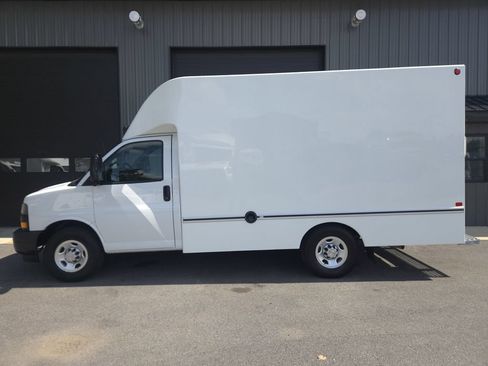 Used 2019 Chevrolet Express 3500 w/ Driver Convenience Package RWD image 1