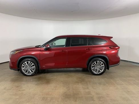 Used 2021 Toyota Highlander Platinum image 18