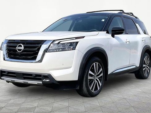 Used 2024 Nissan Pathfinder Platinum w/ Cargo Package image 3