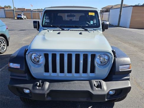 Used 2023 Jeep Wrangler Sport S image 3