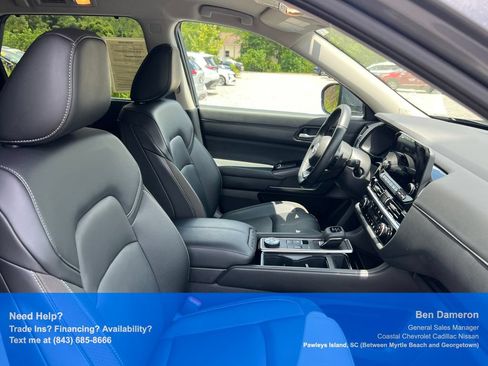 Used 2025 Nissan Pathfinder SL AWD/4WD image 24
