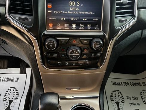 Used 2017 Jeep Grand Cherokee Laredo w/ Quick Order Package 23E AWD/4WD image 14