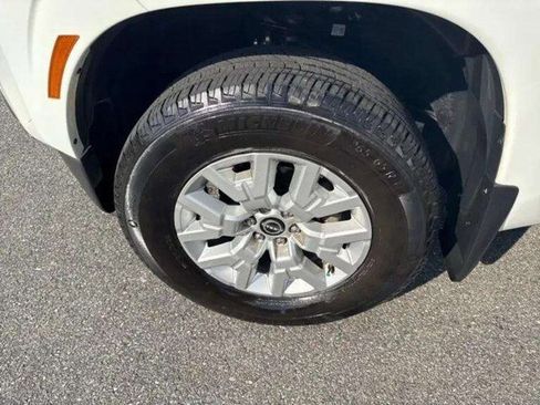 Used 2023 Nissan Frontier SV w/ SV Convenience Package image 27