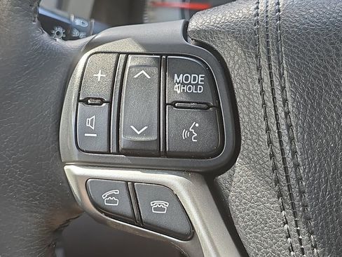 Used 2015 Toyota Sienna SE image 14