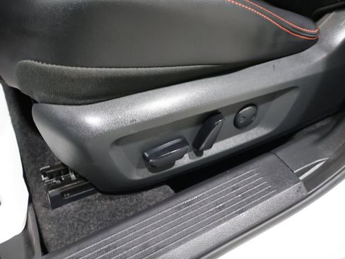 Used 2025 Nissan Rogue SV AWD/4WD image 10