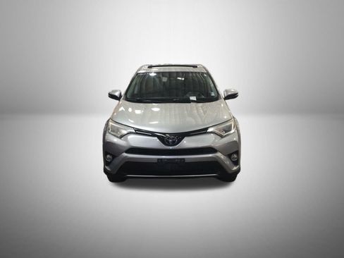 Used 2018 Toyota RAV4 XLE AWD/4WD image 2