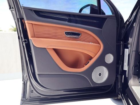 Certified 2023 Bentley Bentayga Extended Wheelbase AWD/4WD image 15