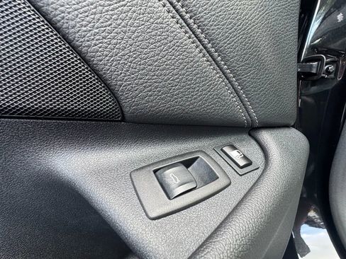 Used 2019 BMW 530e xDrive image 25