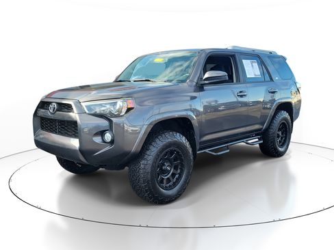 Used 2018 Toyota 4Runner SR5 image 2