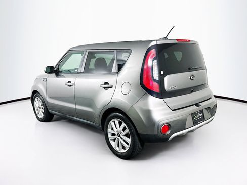 Used 2017 Kia Soul + image 5