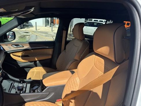 Used 2025 Jeep Grand Cherokee L Summit w/ Luxury Tech Group V image 31