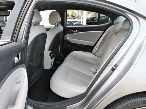 Used 2022 Genesis G70 2.0T image 20