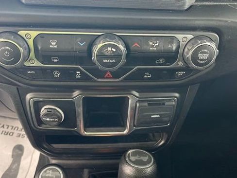 Used 2022 Jeep Wrangler Sport image 40