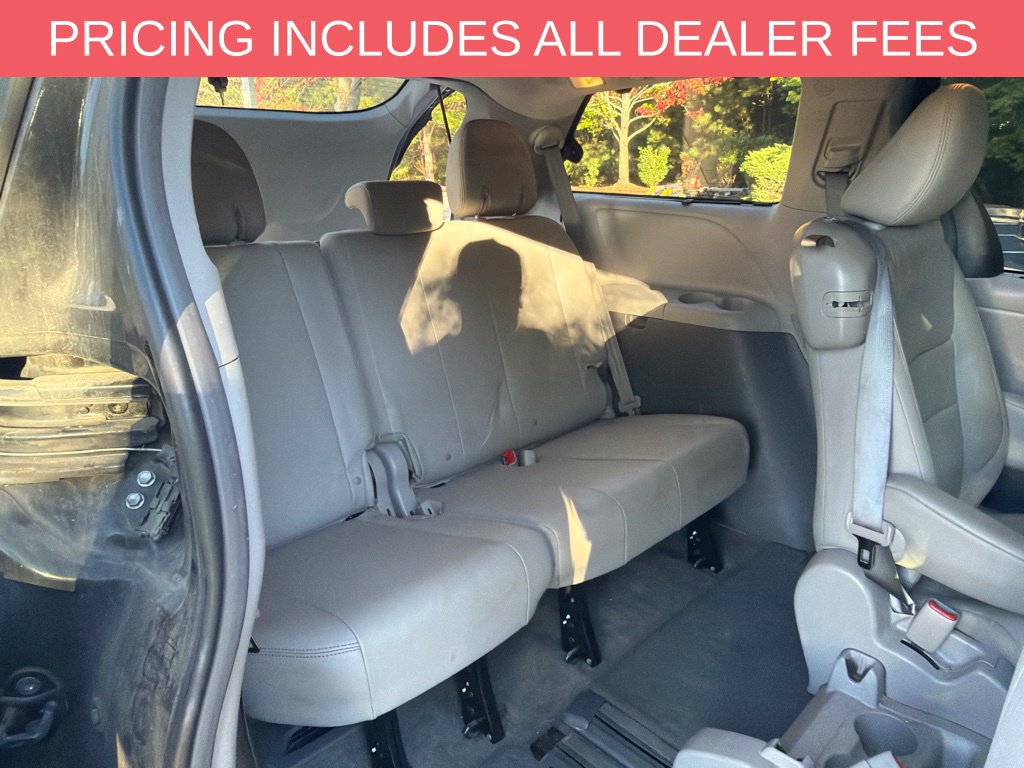 Used 2016 Toyota Sienna XLE Premium FWD image 12
