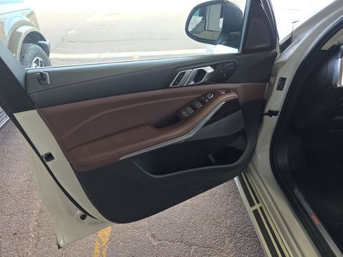 Used 2025 BMW X7 xDrive40i AWD/4WD image 3