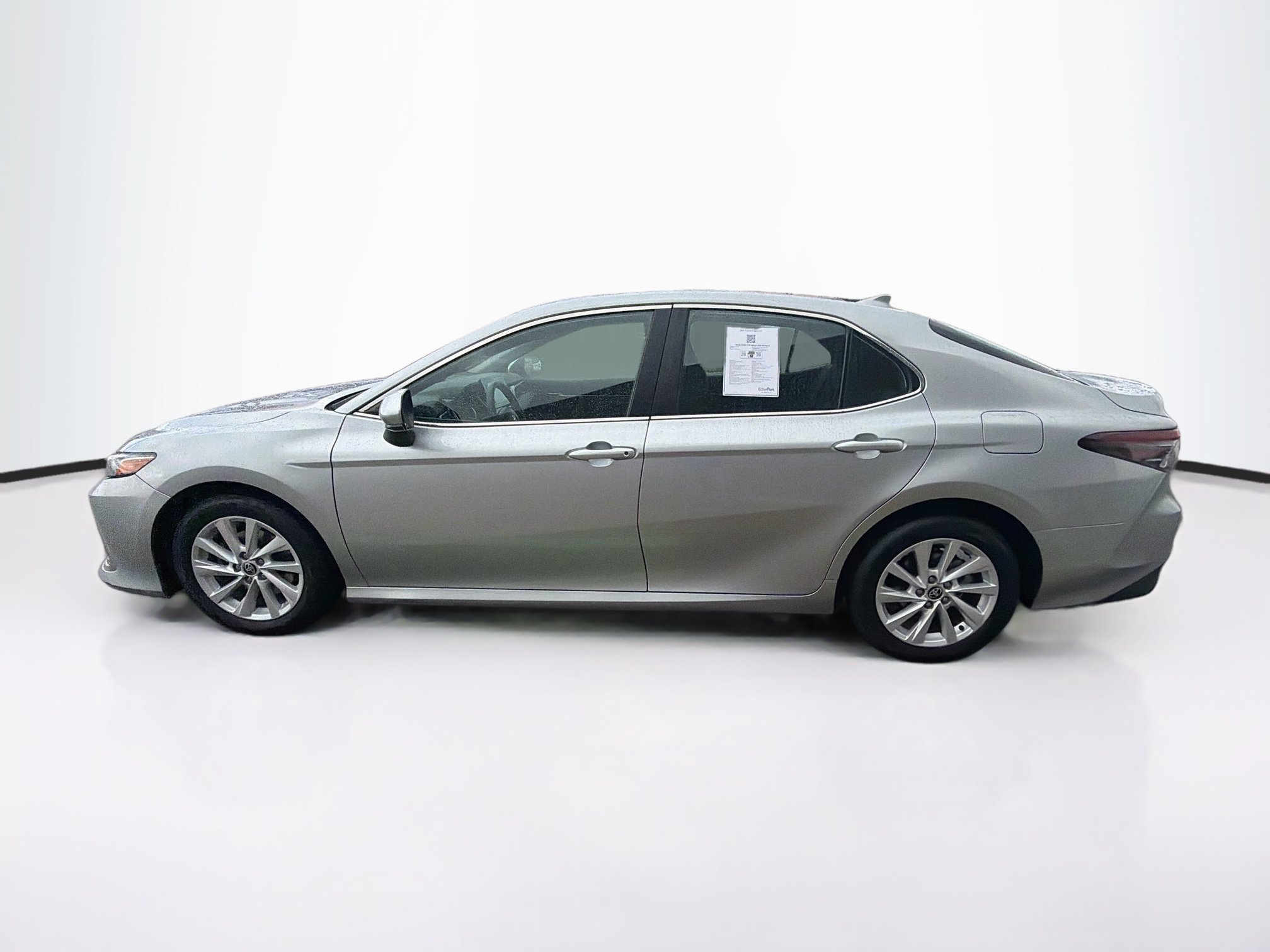 Used 2021 Toyota Camry LE FWD image 4