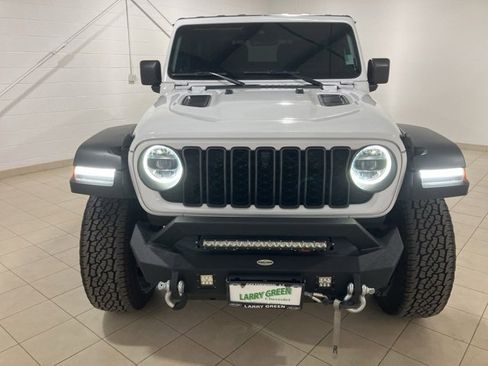 Used 2024 Jeep Wrangler Rubicon w/ Technology Group image 8