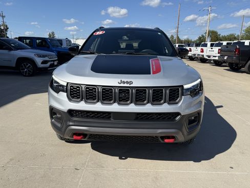 Used 2025 Jeep Compass Trailhawk w/ Trailhawk Elite Group AWD/4WD image 36