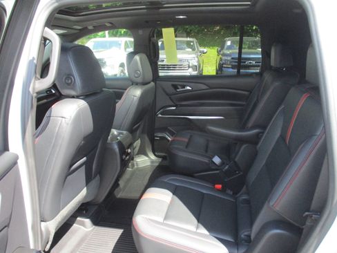 Certified 2024 Chevrolet Traverse RS w/ LPO, Floor Liner Package AWD/4WD image 13