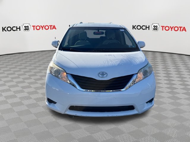 Used 2011 Toyota Sienna LE FWD image 2