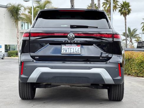 Used 2025 Volkswagen Tiguan SE AWD/4WD image 5