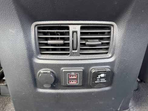 Used 2024 Nissan Titan 4x4 Crew Cab image 15