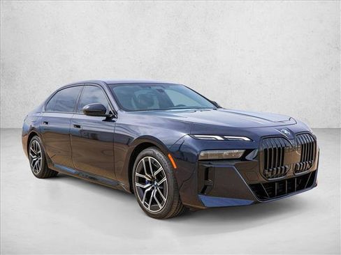 Used 2023 BMW 740i RWD image 3