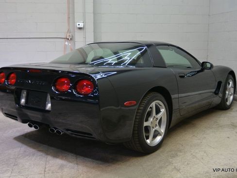 Used 2001 Chevrolet Corvette Coupe image 4
