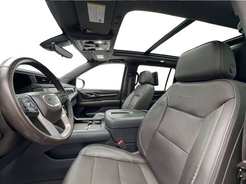 Used 2021 GMC Yukon XL Denali w/ Denali Premium Package AWD/4WD image 19