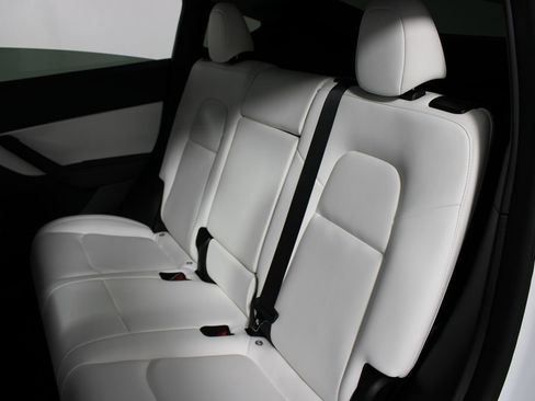 Used 2021 Tesla Model Y Long Range image 19