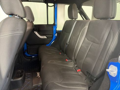 Used 2016 Jeep Wrangler Unlimited Rubicon w/ Connectivity Group AWD/4WD image 13