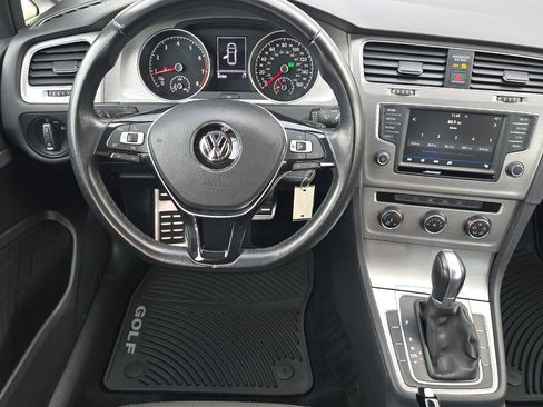 Used 2017 Volkswagen Golf S image 15