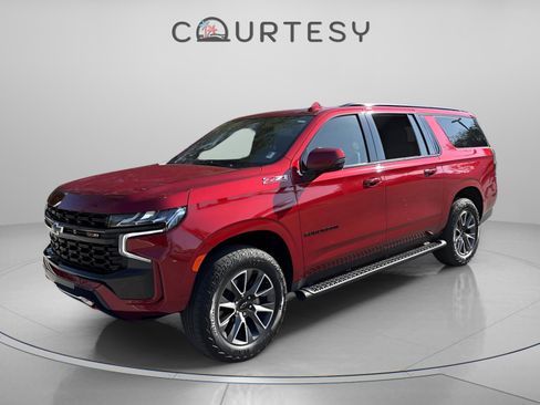 Used 2023 Chevrolet Suburban Z71 w/ Luxury Package image 4