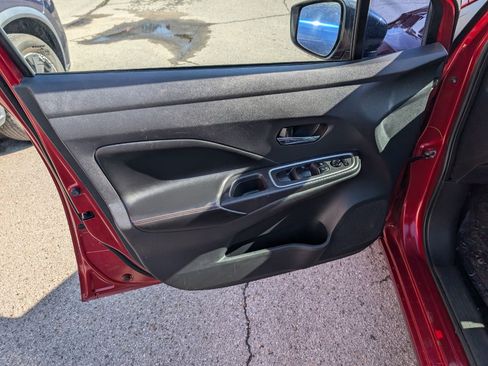 Used 2021 Nissan Versa SR image 11