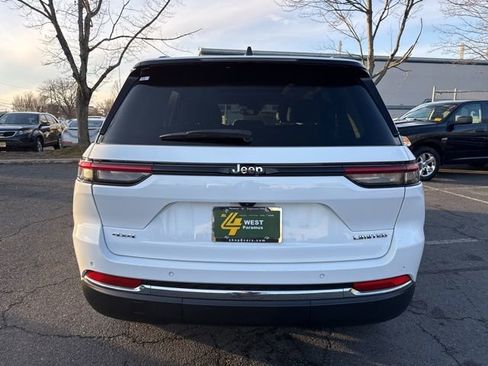 Used 2022 Jeep Grand Cherokee Limited image 17