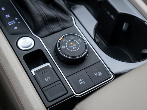 Used 2019 Volkswagen Atlas SEL Premium image 28