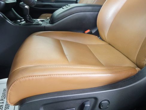 Used 2019 Toyota Highlander Limited FWD image 9