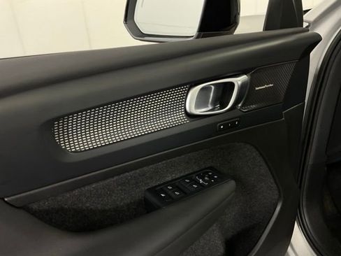 Certified 2023 Volvo XC40 B5 Ultimate w/ Protection Package Premier image 28