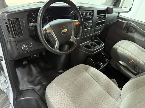 Used 2019 Chevrolet Express 3500 LS image 3
